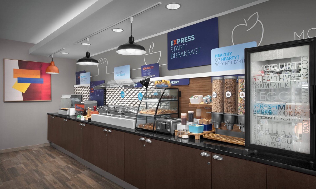 Fargo Hotel | Holiday Inn Express Fargo-West Acres by IHG
