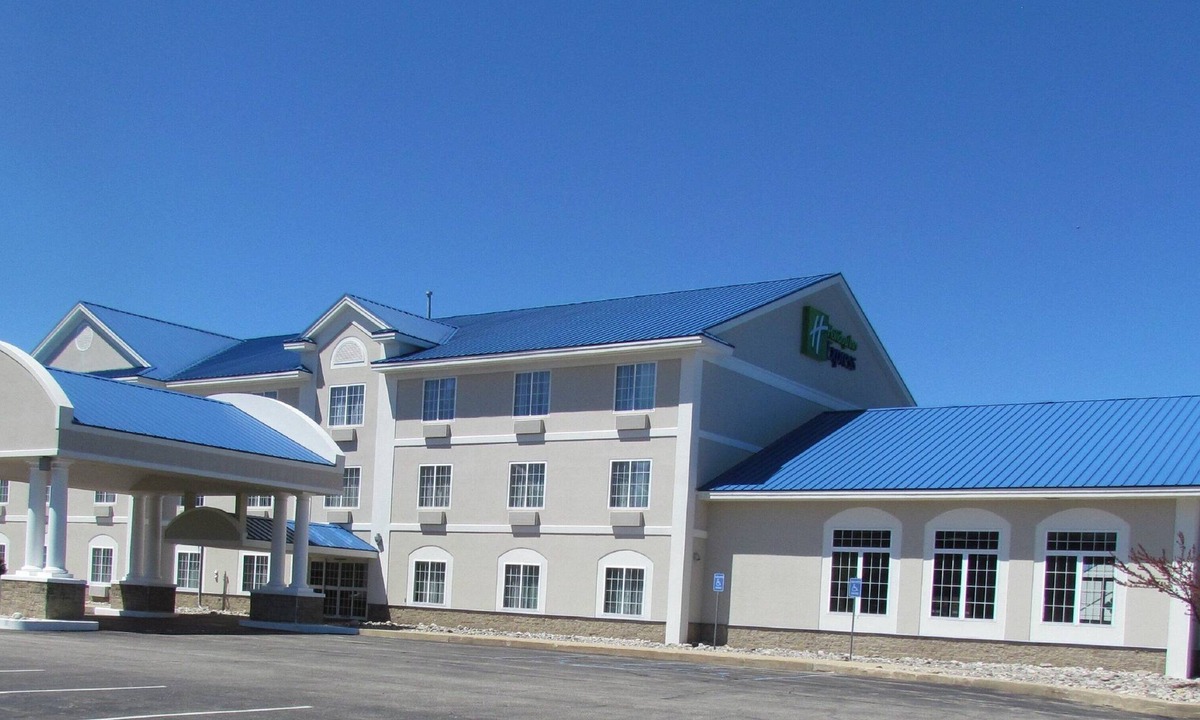 Cadillac Hotel | Holiday Inn Express Hotel & Suites Cadillac, an IHG Hotel