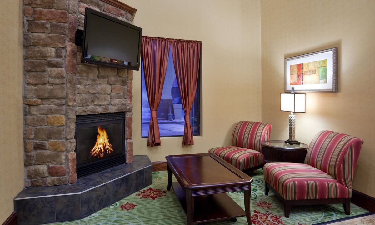 Streetsboro Hotel | Holiday Inn Express Hotel & Suites Cleveland-Streetsboro by IHG