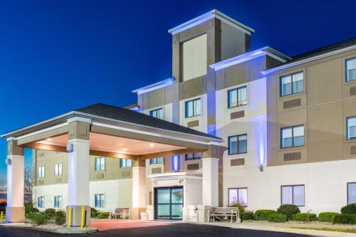 Howe Hotel | Holiday Inn Express Hotel Howe/Sturgis by IHG