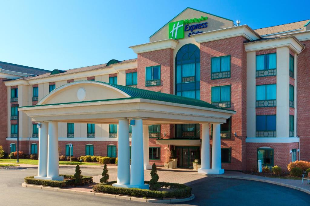 Warwick Hotel | Holiday Inn Express Hotel & Suites Warwick-Providence Airport by IHG