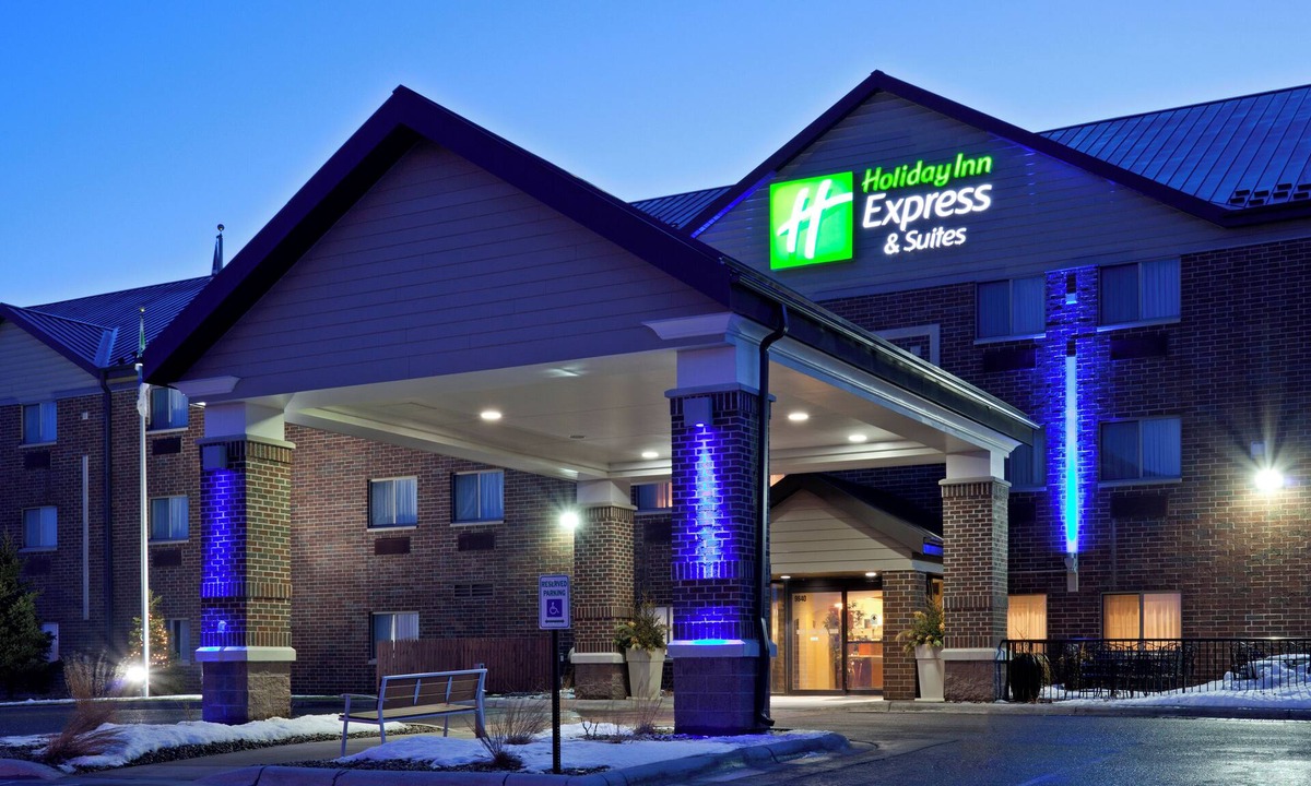 Woodbury Hotel | Holiday Inn Express Hotel & Suites St. Paul-Woodbury by IHG
