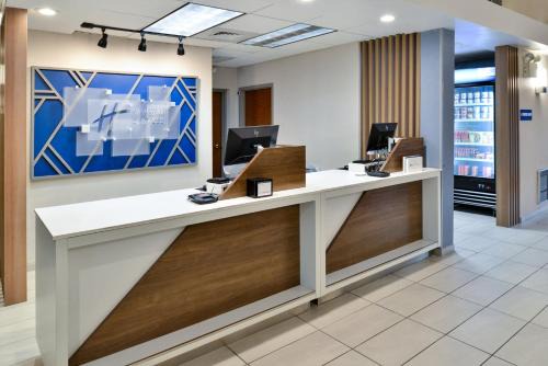 West Milton Hotel | Holiday Inn Express Lewisburg - New Columbia by IHG
