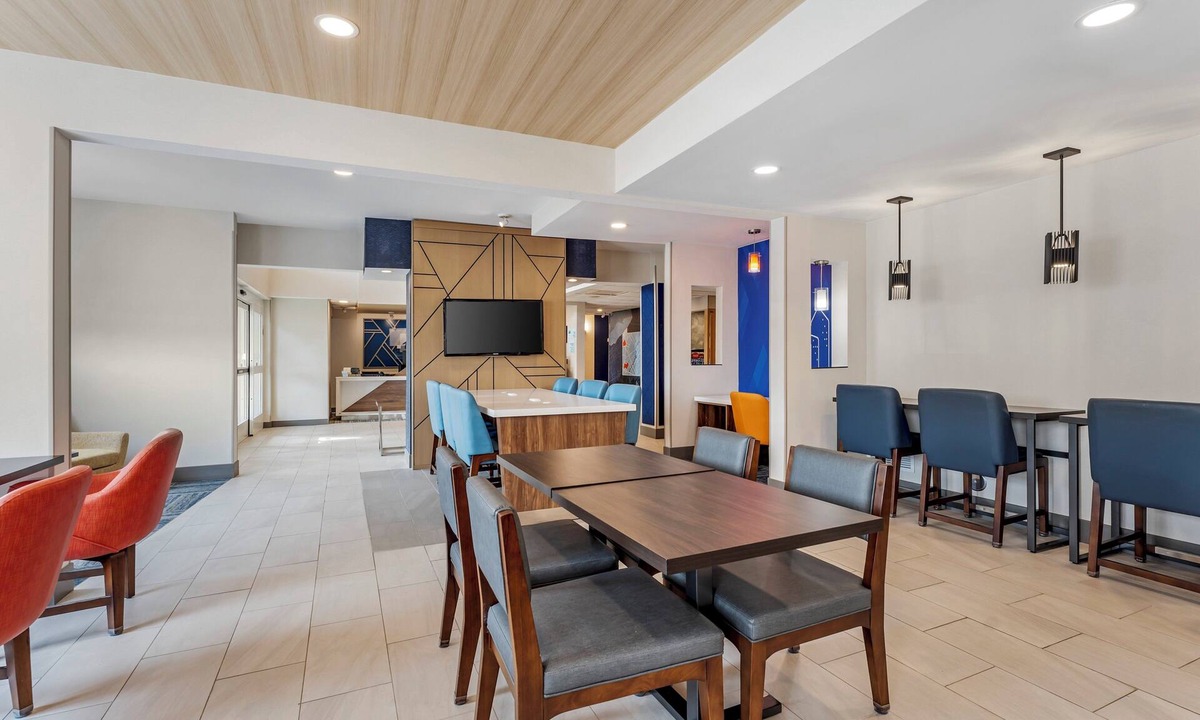 Homestead Hotel | Holiday Inn Express Pittsburgh East - Mall Area by IHG