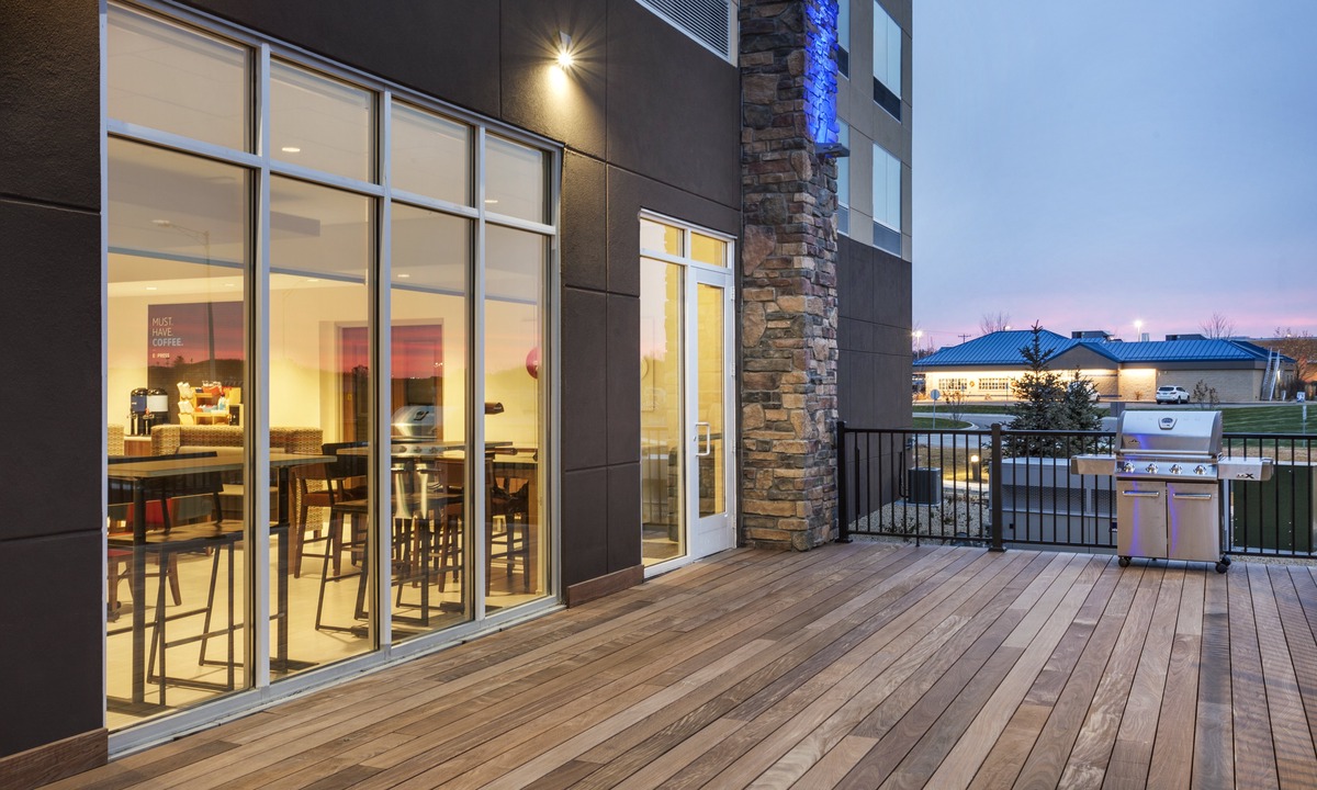 Hudson Hotel | Holiday Inn Express & Suites Hudson I-94, an Ihg Hotel