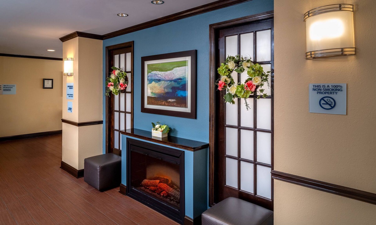 Lebanon Hotel | Holiday Inn Express & Suites Lebanon by IHG