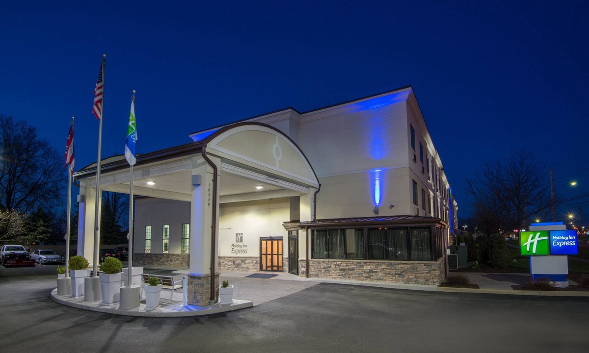 Brook Park Hotel | Holiday Inn Express Cleveland Airport - Brookpark, an IHG Hotel