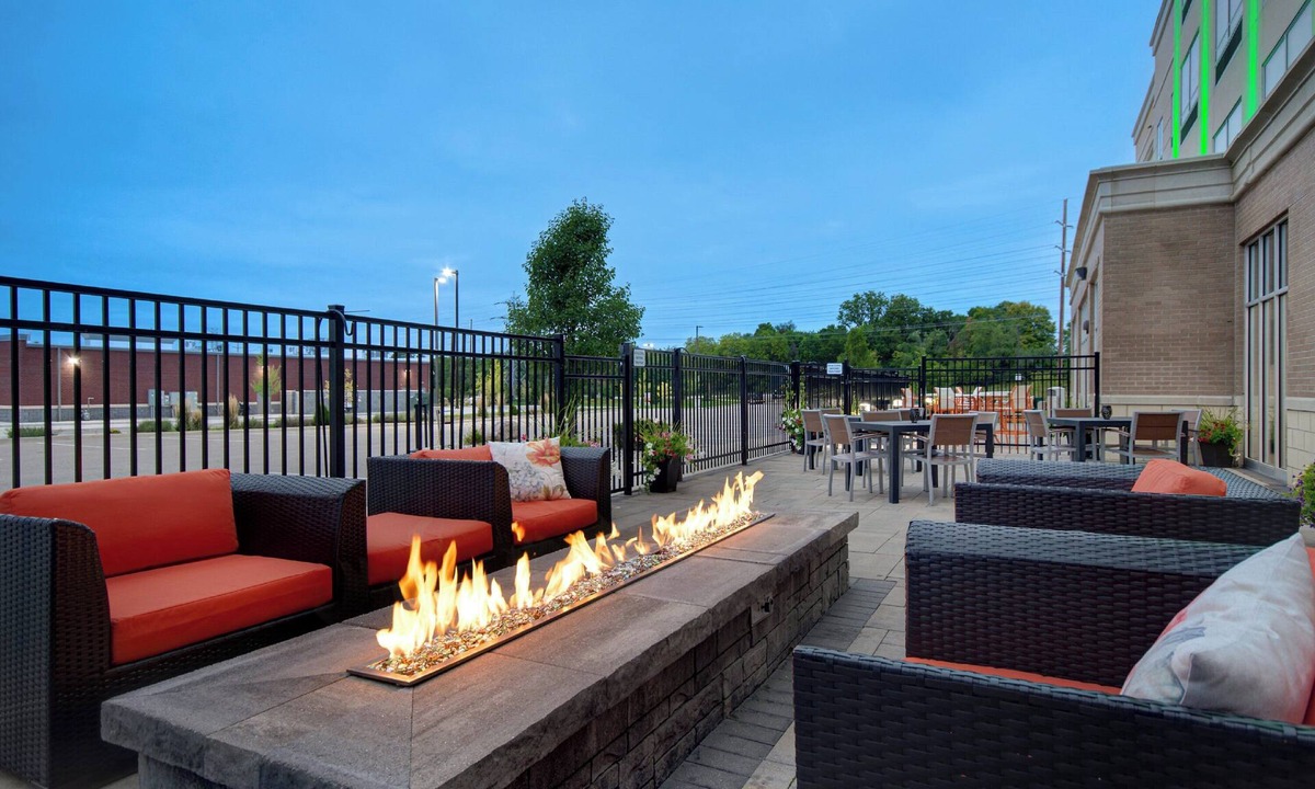 Walker Hotel | Holiday Inn Grand Rapids North - Walker by IHG