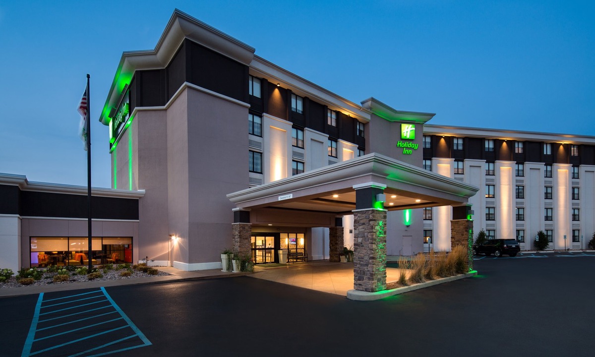 Glendale Hotel | Holiday Inn Milwaukee Riverfront, an IHG Hotel