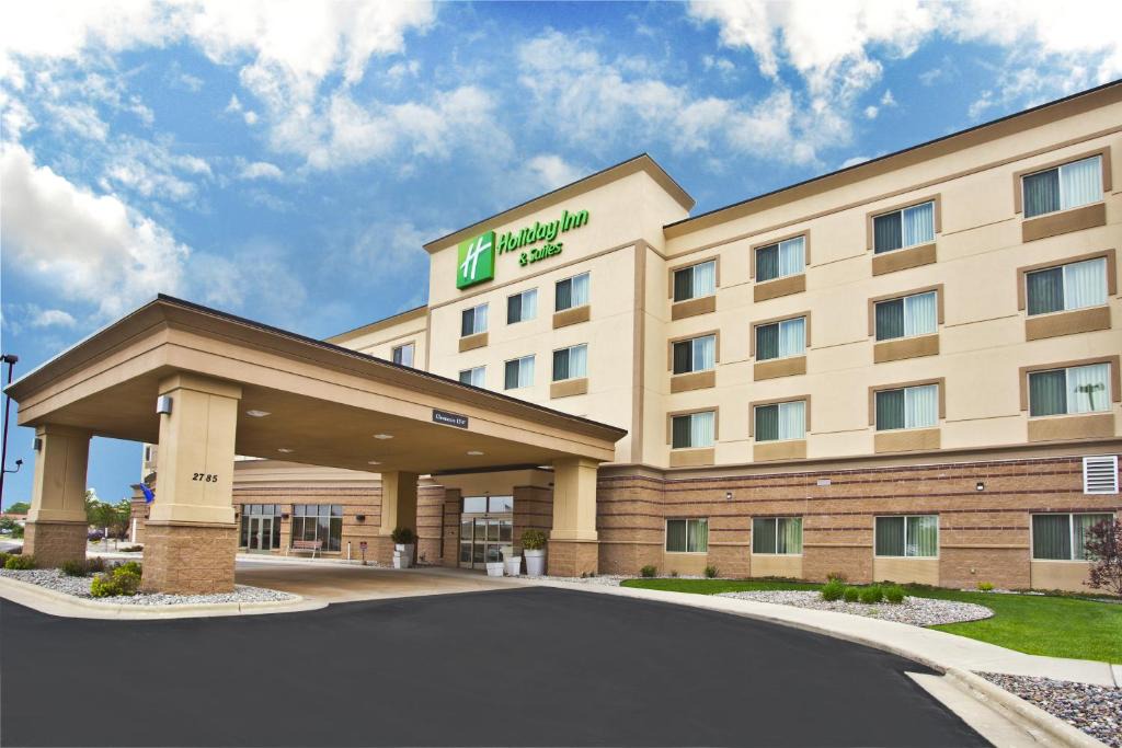 Ashwaubenon Hotel | Holiday Inn & Suites Green Bay Stadium by IHG