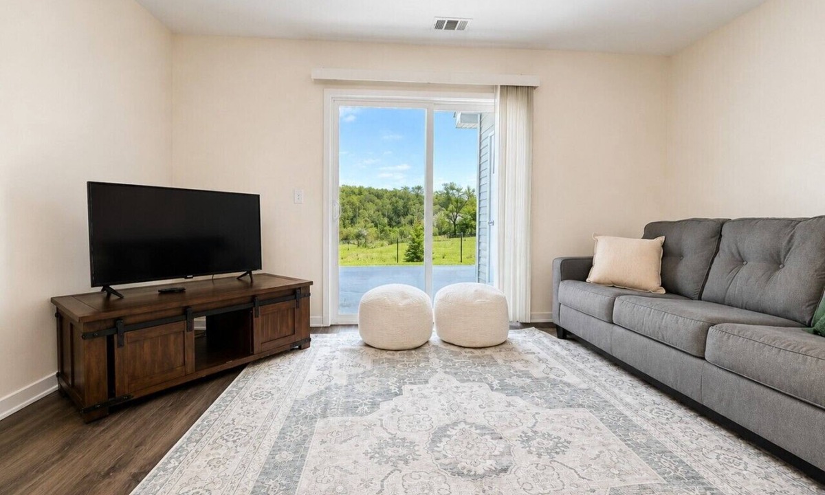 Holiday Hills Villa | Holiday Village Townhomes – Unit 4
