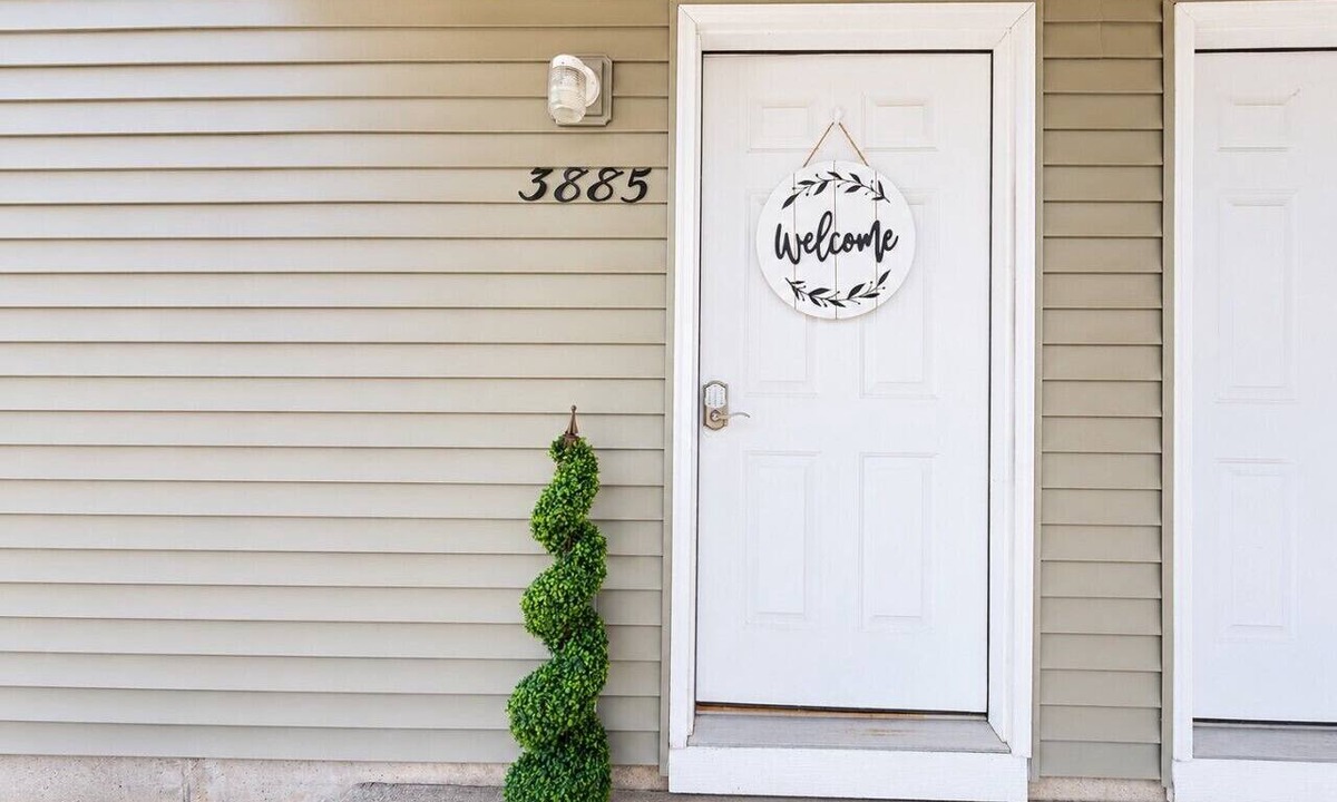 Holiday Hills Villa | Holiday Village Townhomes – 3885