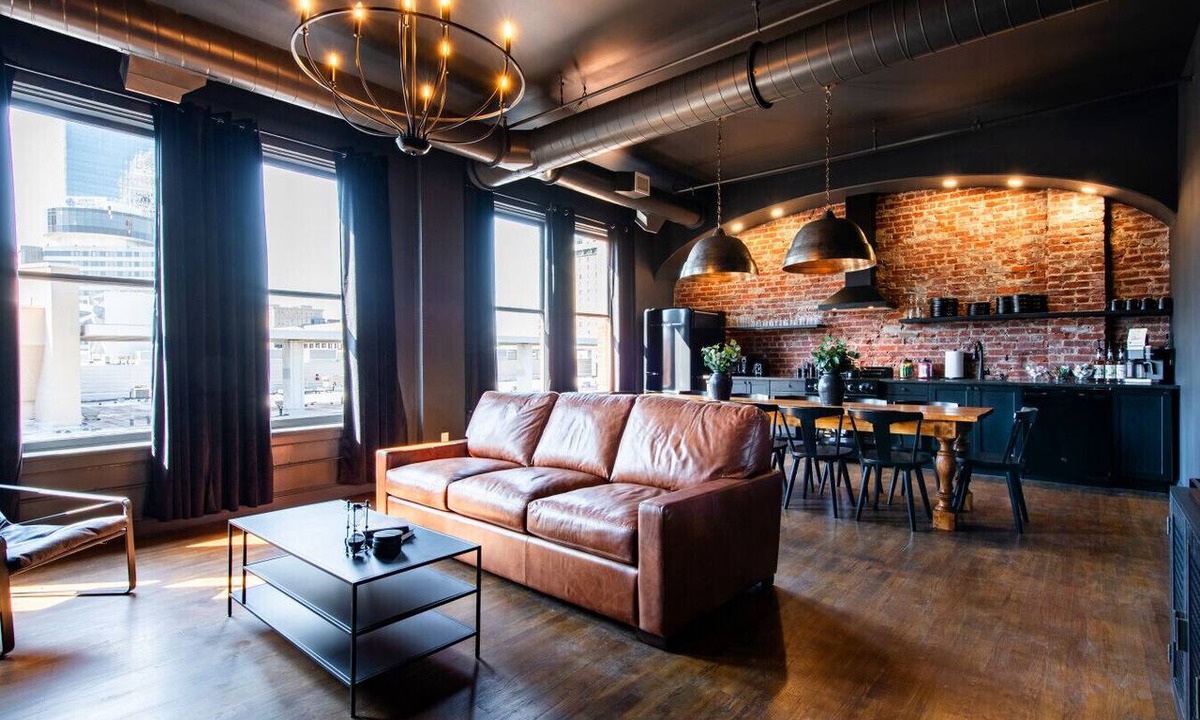 Downtown Louisville Apartment | Hollyhock Suite 502: 4 bed/2 bath with soaking tub