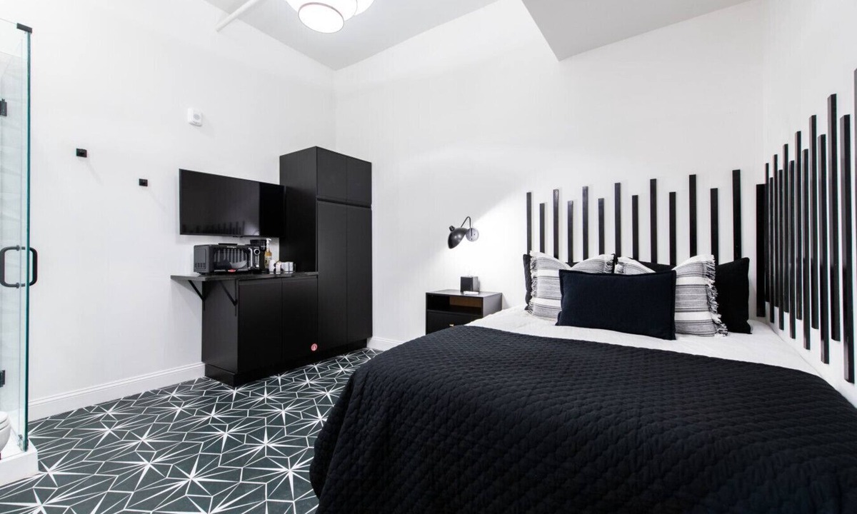 Downtown Louisville Apartment | Hollyhock Suite 509: 1 bed/1 bath