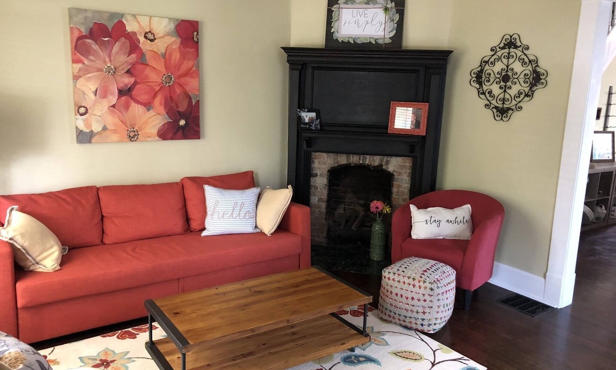 Holy Cross House | Holy Cross duplex close to Mass Ave
