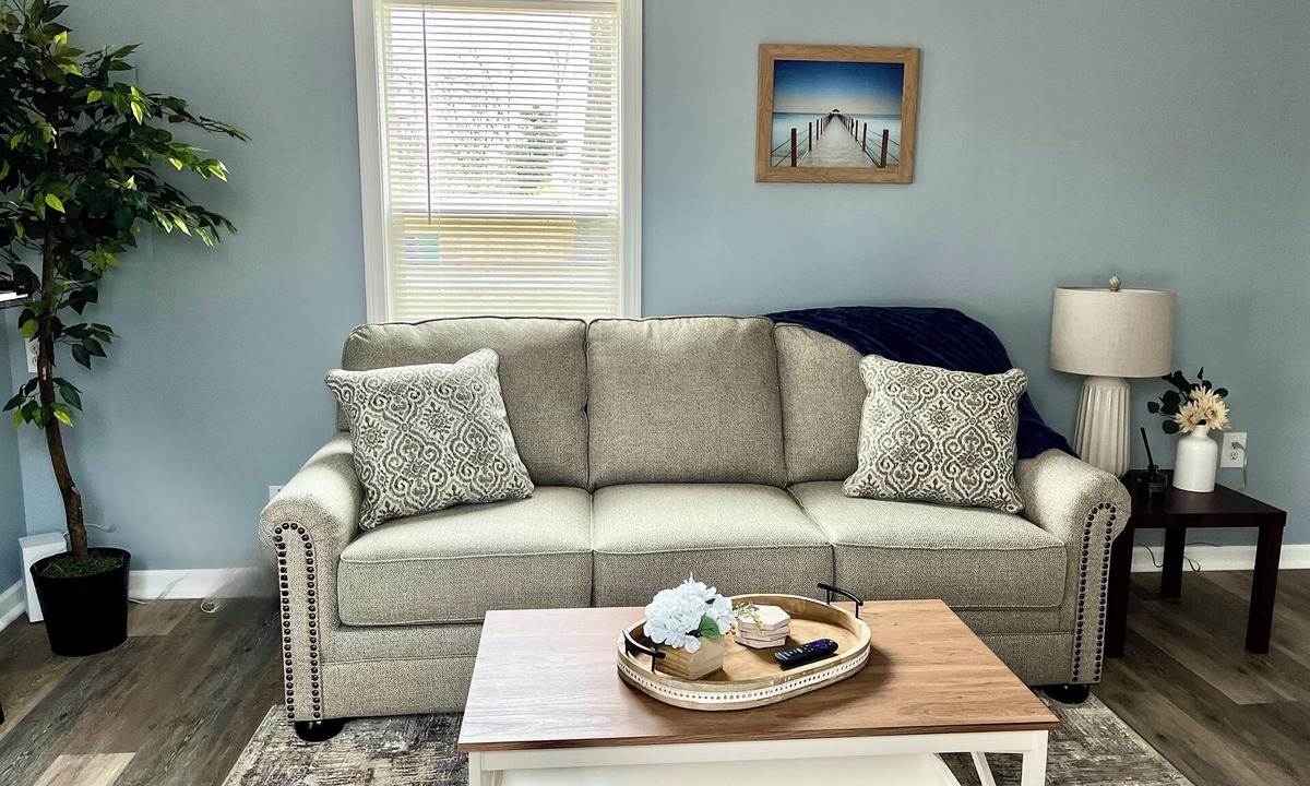 Warwick House | Home by Oakland Beach & Airport