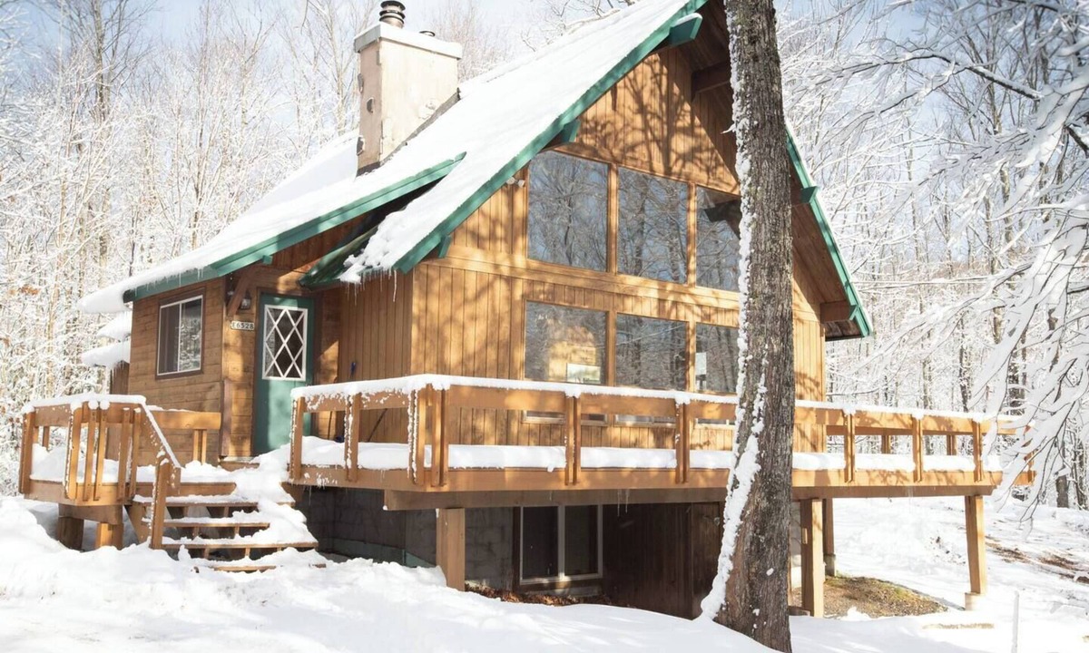 Bessemer Ski Chalet | Home Near Powderhorn Mtn with Large Living Room