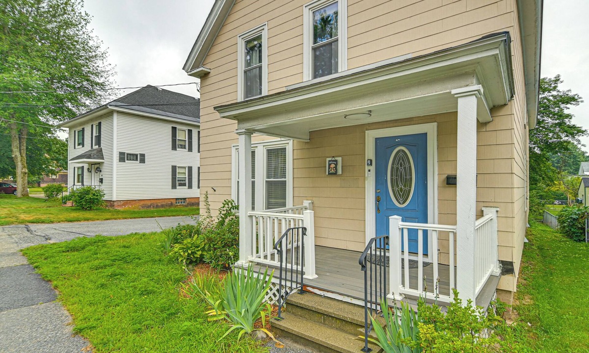 Auburn House | Home w/Private Hot Tub < 1 Mi to Auburn Riverwalk