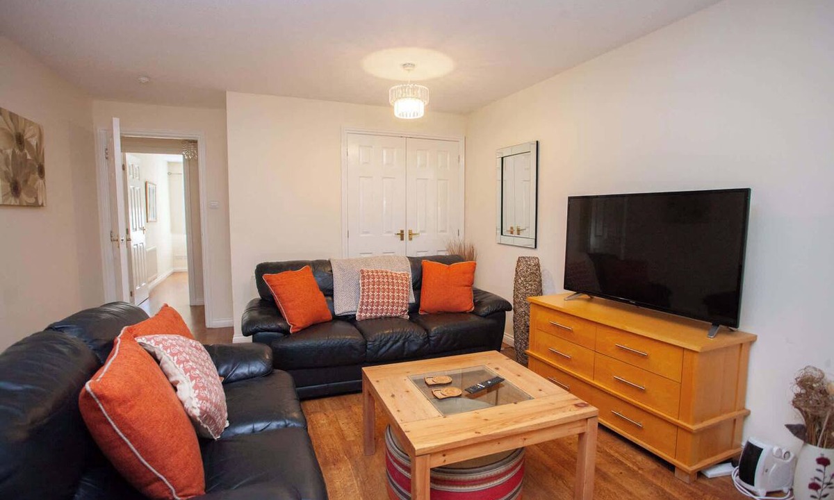 East End Apartment | Homely Flat close to Centre with Free Parking!
