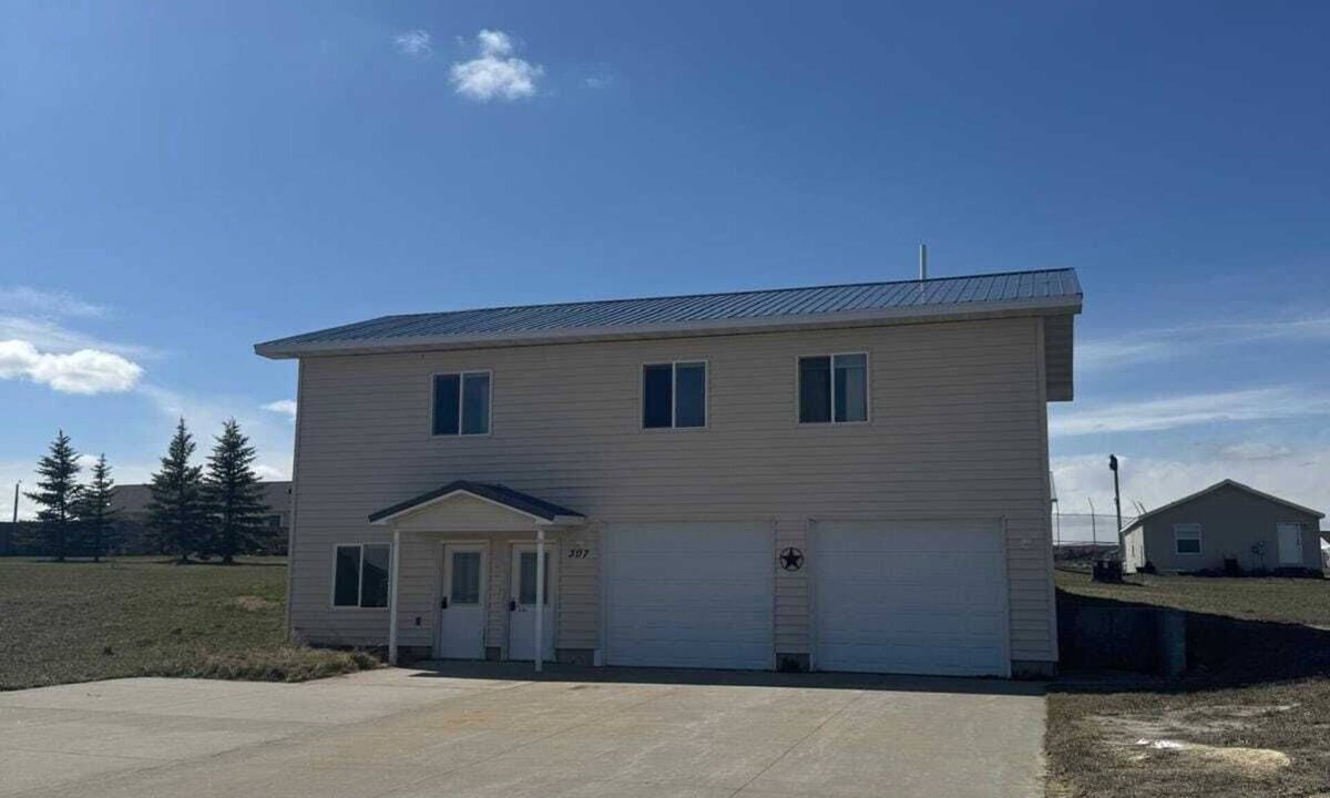 Belfield House | Homestead Lodge in Belfield, ND