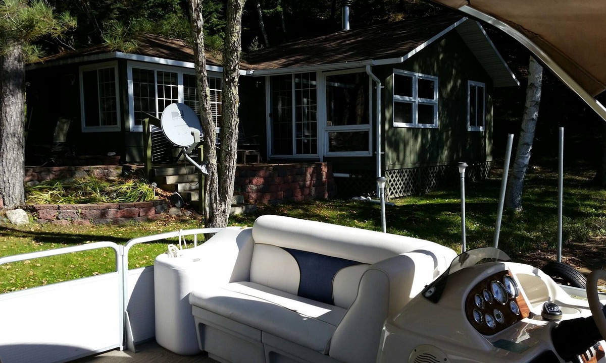 Outing Cabin | HONEYMOON CABIN FOR RENT ON BEAUTIFUL LAKE ROOSEVELT.