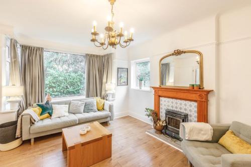 Winchester House | Host & Stay - Combpyne