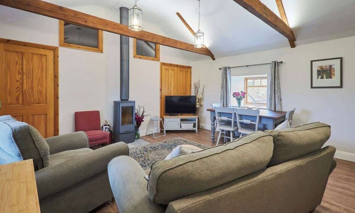 Newbrough Apartment | Host & Stay | The Granary, Carr Edge