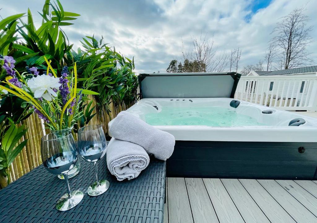 Swarland House | HOT TUB 5 Birch Creek