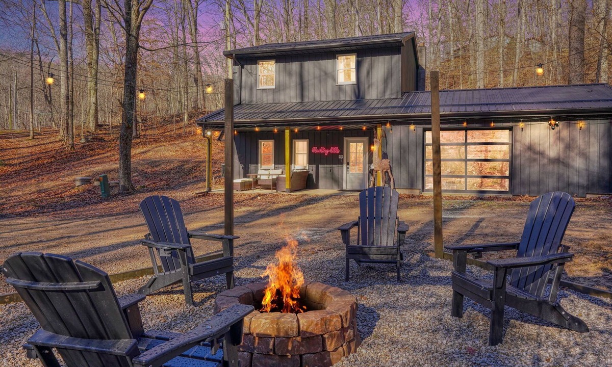 Laurelville House | Hot Tub~Firepit~Axe Throw~Near Ash, Old man’s cave, Cedar falls