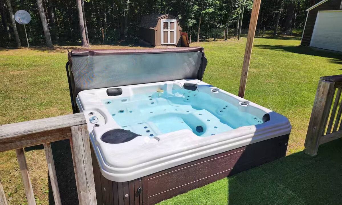 Indian River House | Hot Tub, Pet Friendly with fenced yard. Deep in the woods with tons of wildlife.
