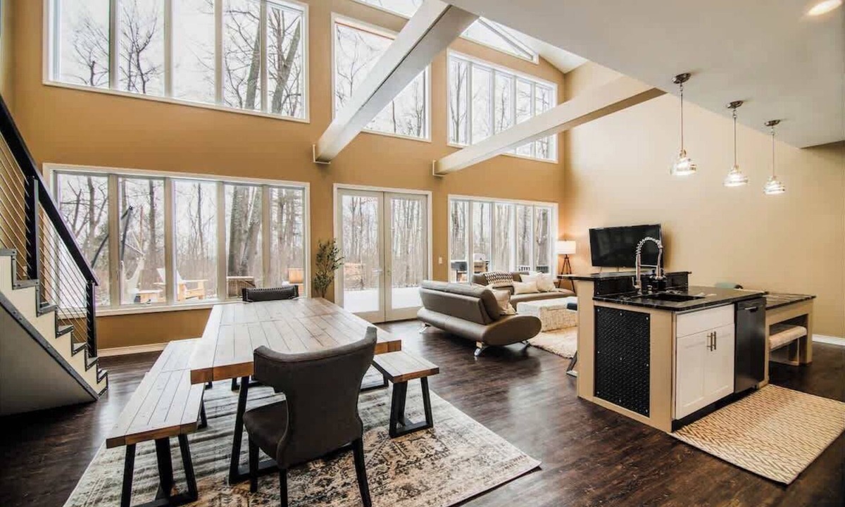 Petoskey House | Hot Tub Sleeps 8 Nature 5 mins to Downtown