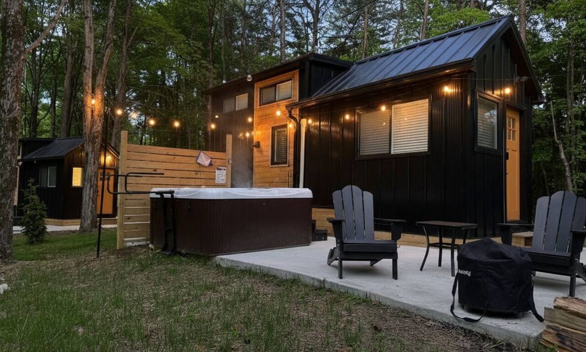 Laurelville House | Hot Tub Tiny Home · Fire Pit · For Two
