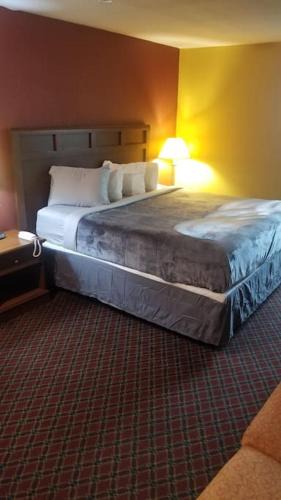 Stillwater Apartment | Hotel 2 Queen Beds Hotel Room 133-1