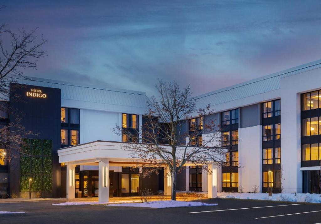Troy Hotel | Hotel Indigo Detroit North - Troy by IHG