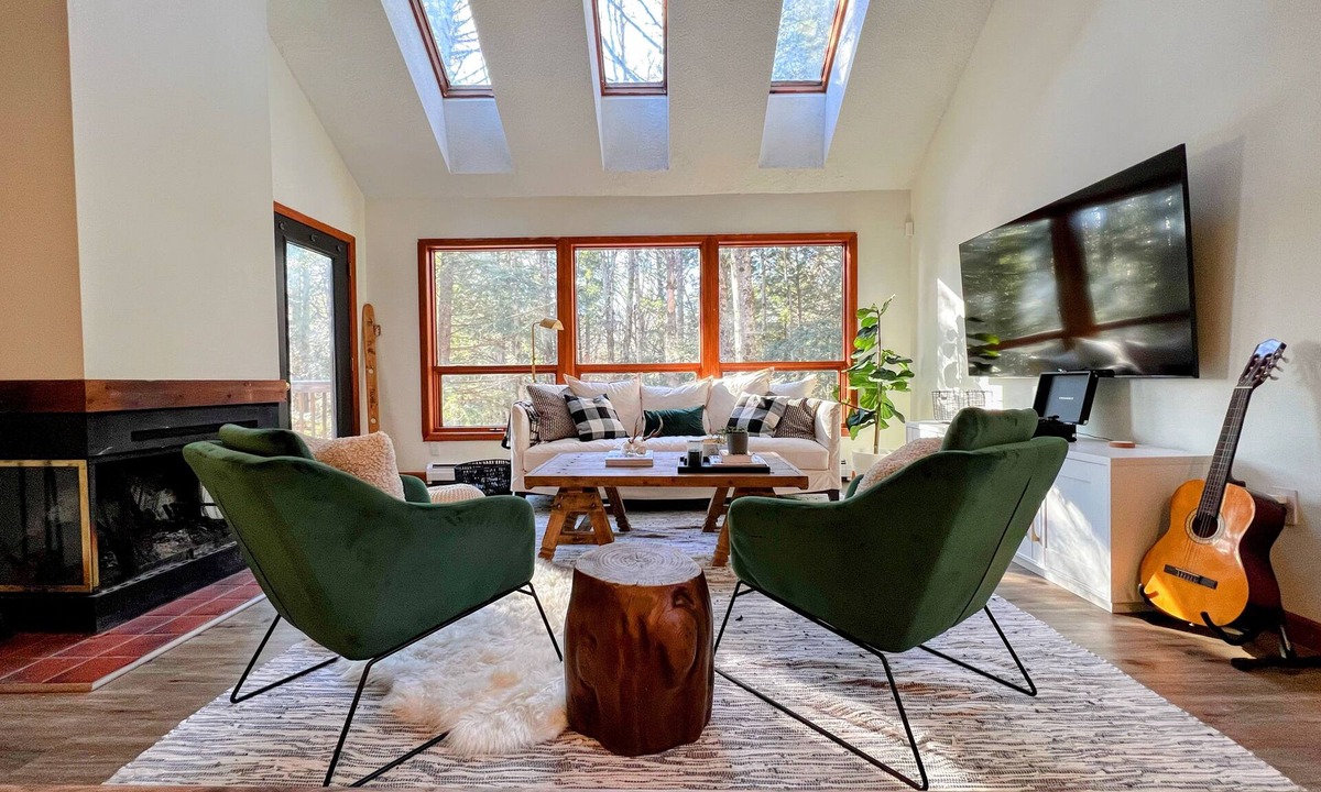 Wilmington Ski Chalet | HotTub&GameRm&Traeger Smoker-15 min 2 Mt Snow, Across from Golf, 5 min to Lake