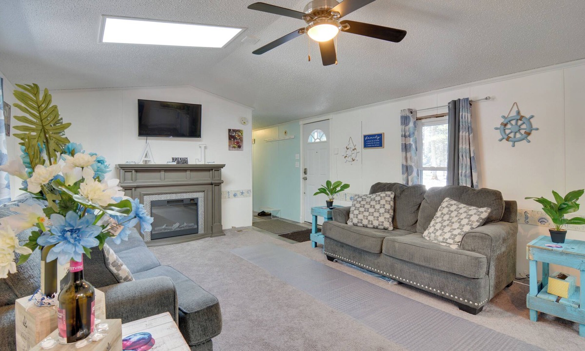 Prudenville House | Houghton Lake Area Home w/Fire Pit & Yard!