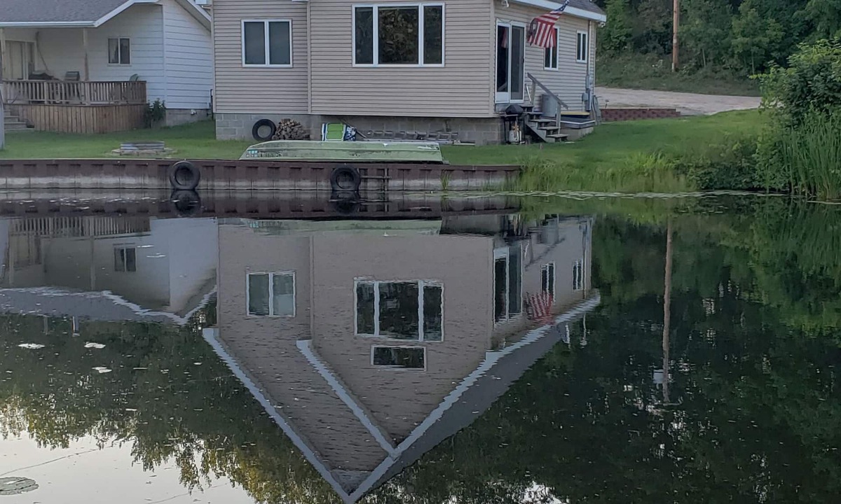 Long Lake House | House on Loon Lake 1m to Long Lake| Sleeps 6, 2 Bedrooms & 1 Large Loft| 3 Beds