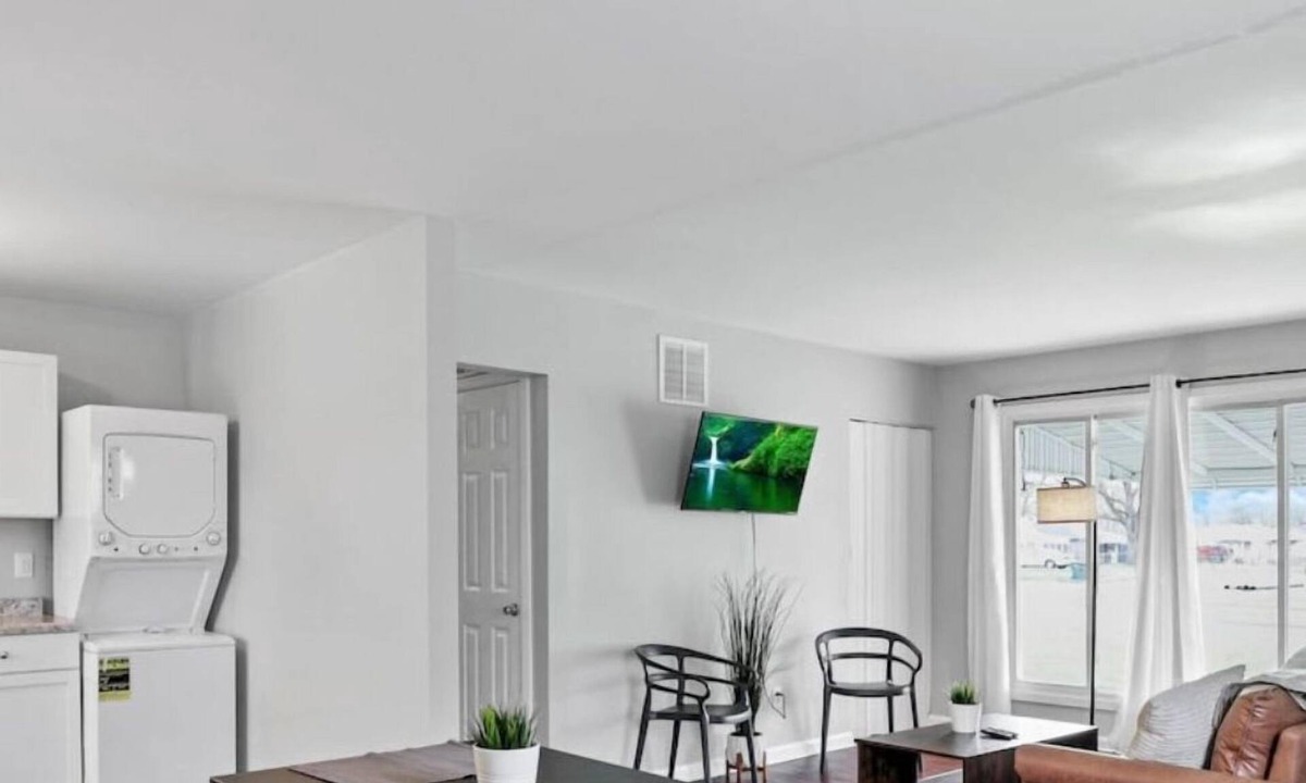 Columbus House | Housepitality - The Peacock House