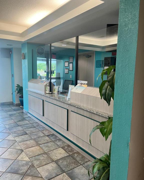 Clarksville Hotel | Howard Johnson by Wyndham Clarksville Tennessee
