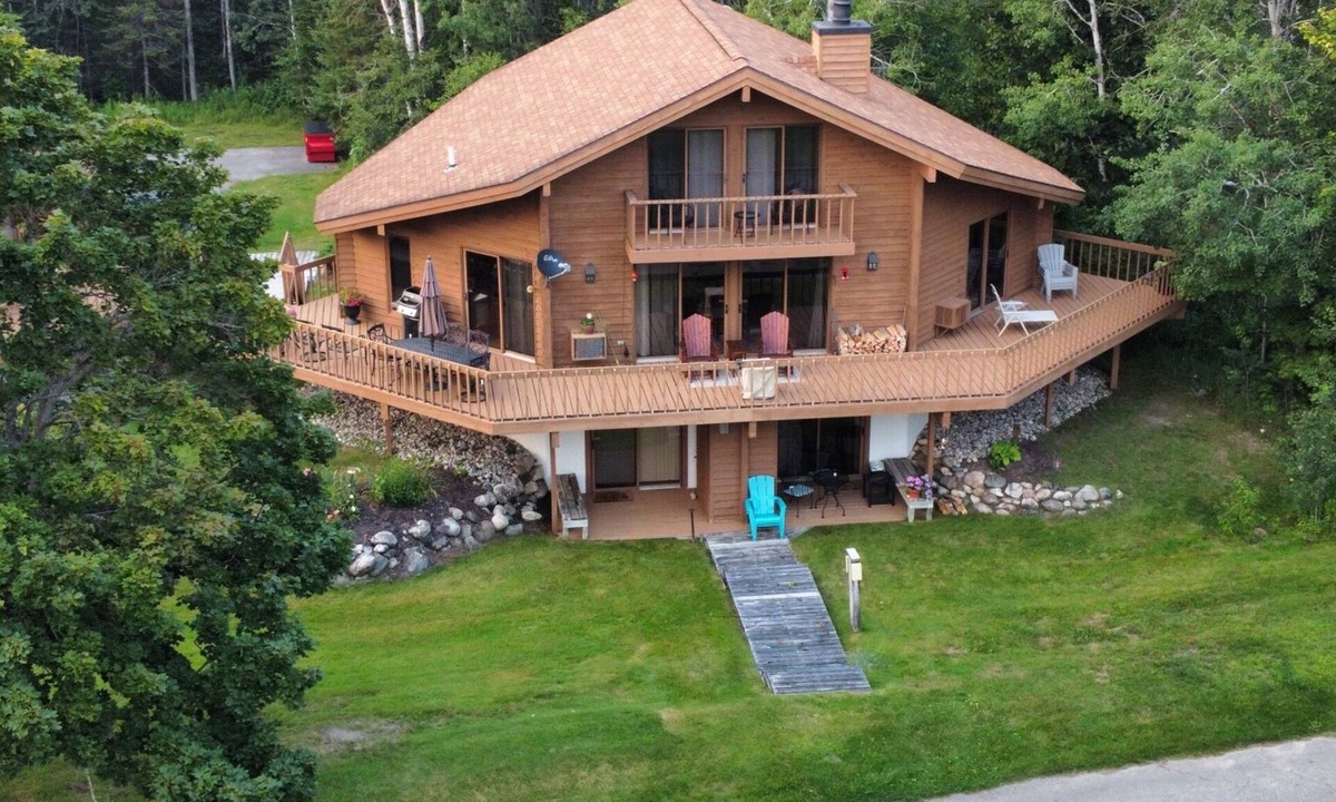 Mancelona Condo | Huge! 2brm KING bed, 2bath sleeps 4 adults only WIFi,Close to Torch Lake, pool