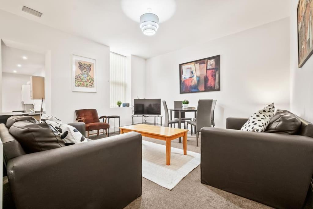 Heaton Apartment | Huge Duplex in Great Location