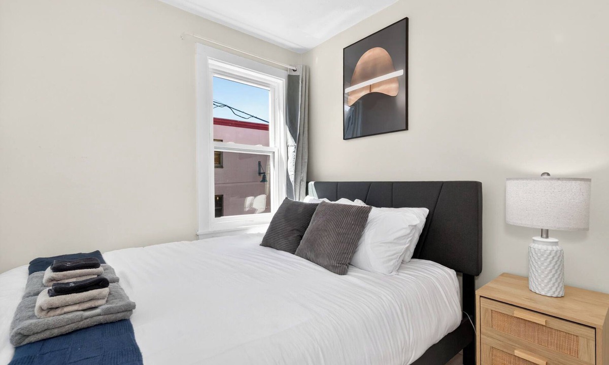 Ward Two Hotel | Huge Home near Downtown Boston! Bow Market, Harvard, MIT, and More!