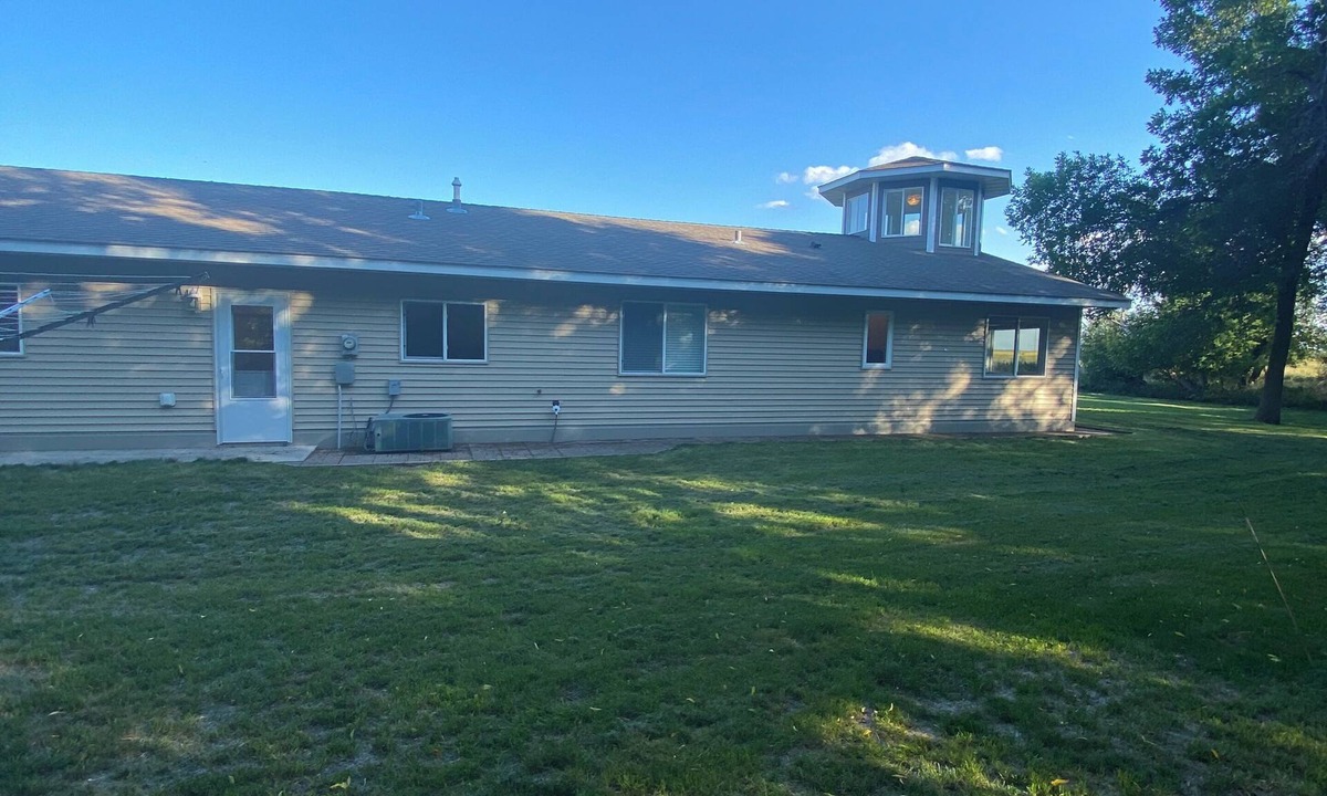 Walsh County House | Hunter's dream with 640 acres of hunting land