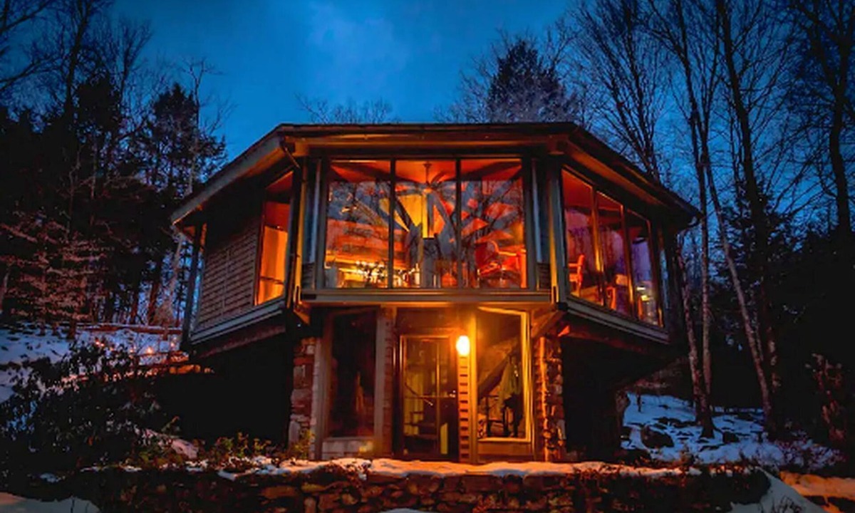 Otis Cabin | Imaginative Octogonal Glass Treehouse on Seven Private Acres near Great Barrington, MA
