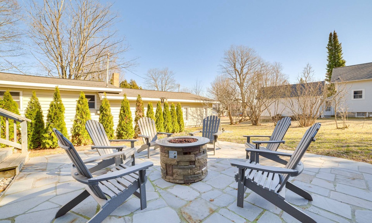 Suttons Bay House | In the Village of Suttons Bay, Walk to the Lake!