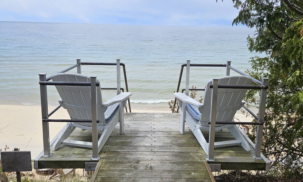 Arcadia House | Incredible Lake Michigan views/sunsets. Intimate cottage with sandy beach.