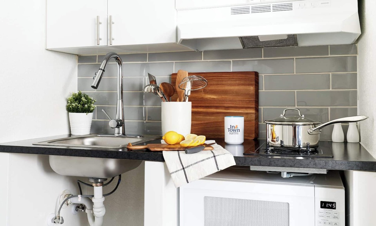 Buechel Apartment | InTown Suites Extended Stay Louisville KY - Airport
