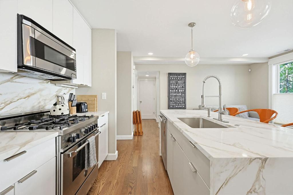 Riverside Apartment | Inviting 3BR In Cambridge Walk To T & Central Sq