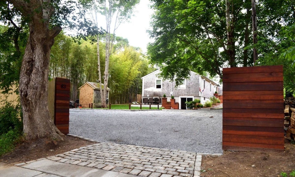 Tisbury House | Irie By The Lake