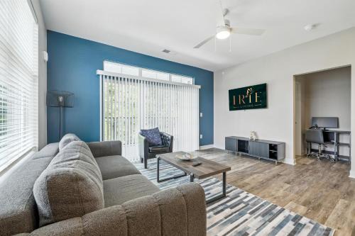 Whitestown Apartment | IRIE Living Homey Kg 2bd Gym Pool Brand New